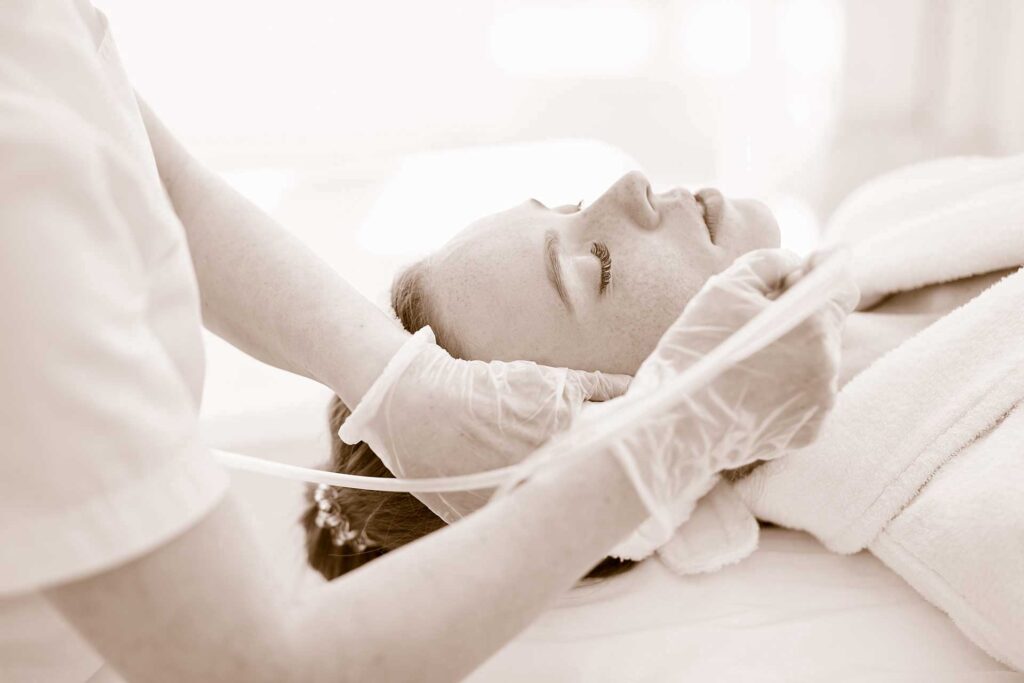 Microdermabrasion-Behandlung bei Hoefler Finest